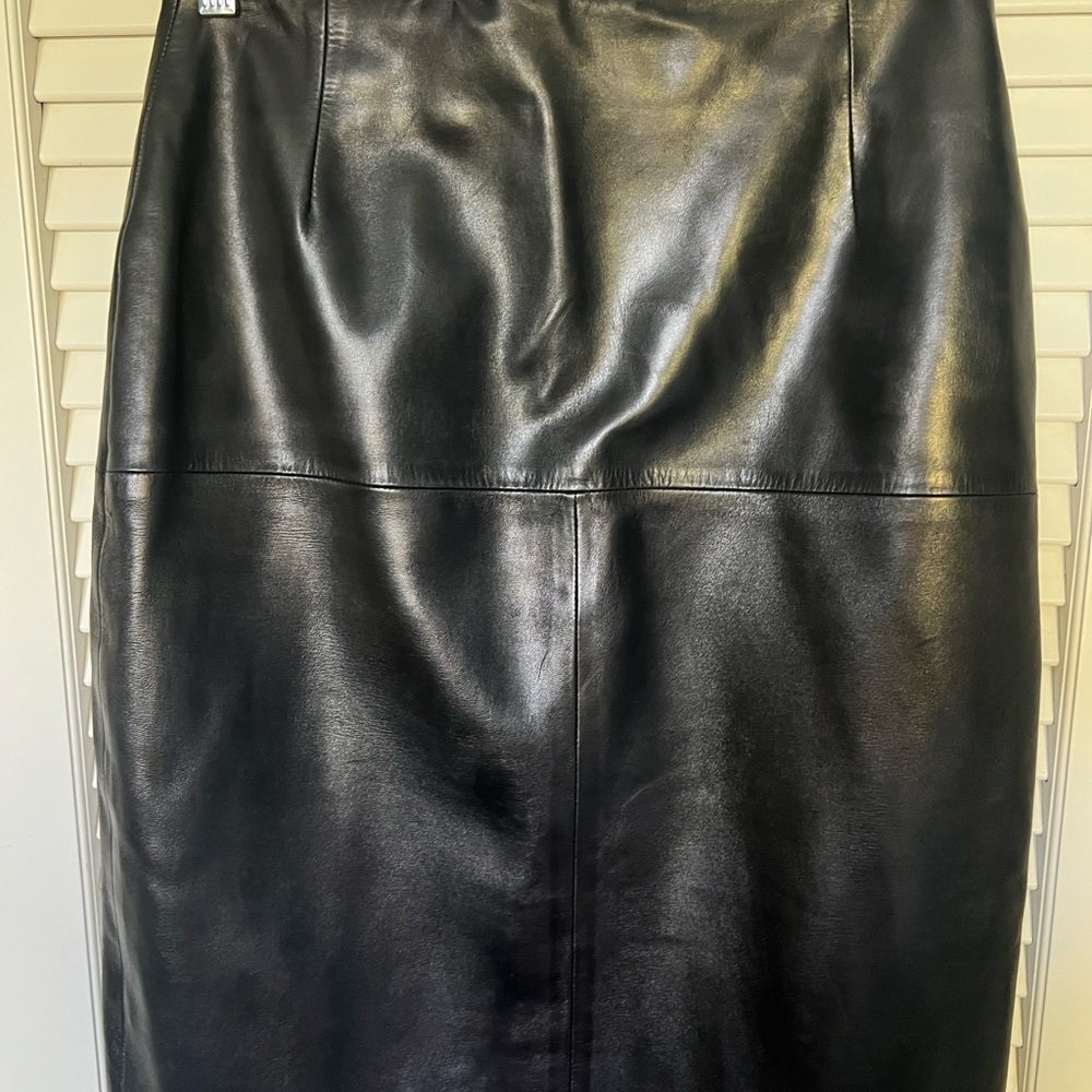 Sleek Black Leather Pencil Skirt